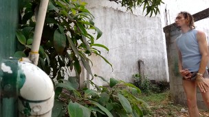 Un hombre extraño se masturba en una tierra extraña: Raba Erre