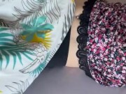 Je la réveille pour jouir sur ses petites seins 1/16