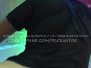 do cabelo azul sentando no pau do amigo dentro da banheira. 9/16