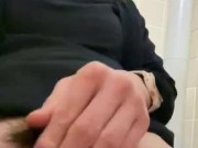 日本人女性が仕事中にトイレでオナニー 12/16