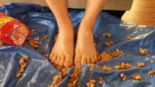Man Toes VS Chicharrones Extra Crunchy