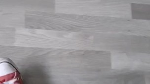Viens te branler avec moi en converse