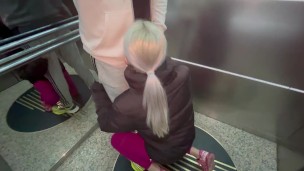 Dick Flash! An unknown sporty girl from the hotel gives me a blowjob in the public elevator