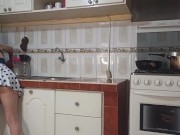 Encuentro a mi novia limpiando y termino follandola 1/16