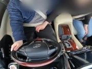 欲求不満な人妻はドライブ中に手コキで射精させてくる 1/16