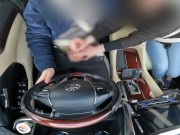 欲求不満な人妻はドライブ中に手コキで射精させてくる 10/16