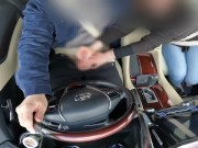 欲求不満な人妻はドライブ中に手コキで射精させてくる 12/16