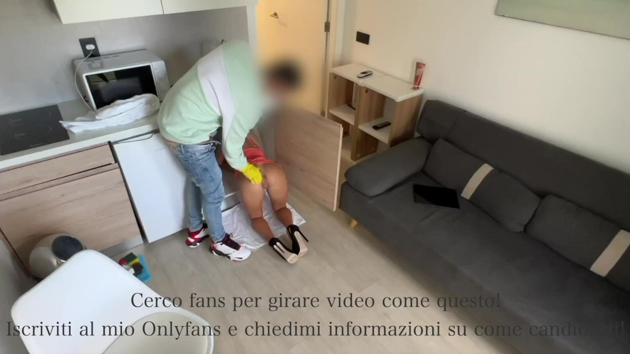 L'idraulico maiale il culo da sotto il vestito e ha un bel cazzo (DIALOGHI ITALIANI) - Free Sex Video - RedTube