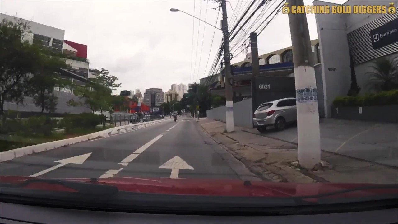 Novinha brasileira de 18 anos super Hot é fodida com força por um passeio de Lamborghini - RedTube