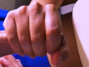 La madrastra de Jorge lo tentaba con su cuerpo voluptuoso, y él no podía resistirse a la tentación d