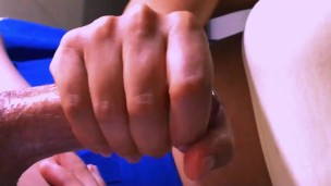 La madrastra de Jorge lo tentaba con su cuerpo voluptuoso, y él no podía resistirse a la tentación d