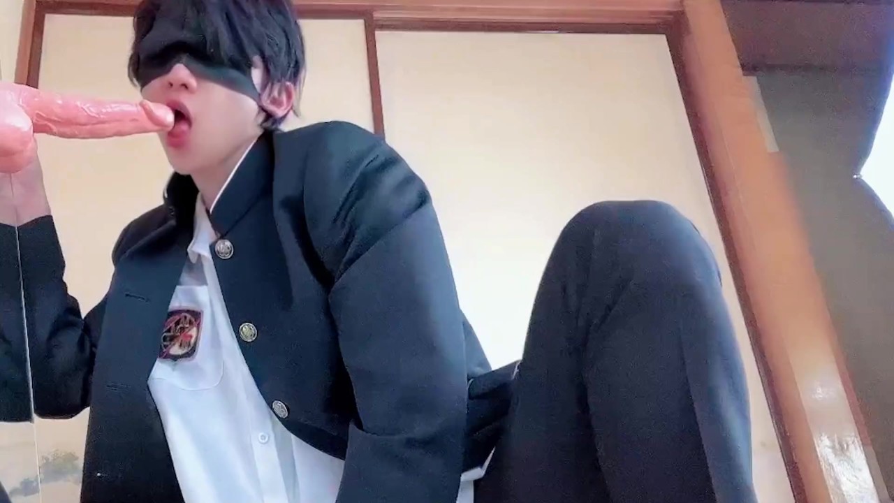 ヤンキー高校生は初めてみる友達のフル勃起したチンコに戸惑いつつフェラをする - Video di sesso gratis - RedTube