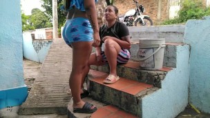 saciamos las ganas que nos teníamos la vecina y yo en plena calle parte 1