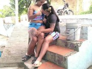 se le fue el agua a la vecina y yo le deje humectada la vagina