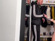 Curierul invitat in casa de o bruneta focoasa Porno Romania 1/16