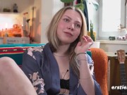 Ersties - 20-jährige Nelio aus Berlin macht es sich mit Fingern und Dildo 12/16