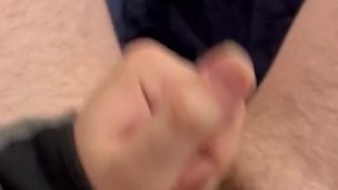 Thicc boi jerks small dick in bathtub