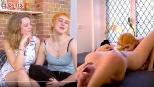 Ersties - Zwei süße Berlinerinnen lecken sich gegenseitig intensiv zum Orgasmus