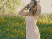 OLD4K. Old man decides to bonk sweet girl he meets in the fresh air 2/16