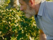 OLD4K. Old man decides to bonk sweet girl he meets in the fresh air 4/16