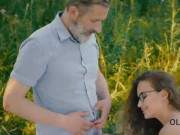 OLD4K. Old man decides to bonk sweet girl he meets in the fresh air 6/16