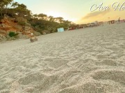 MILF exhibe sa chatte à tout le monde sur une plage textile publique 6/16