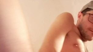Stimolare il buco del culo è eccitante se si penetra con un dildo