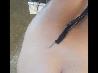 Mi cuñada colegiala le gusta que la folle duro en la casa abandonad