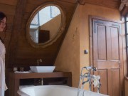 Богатая грудастая милфа трахнула слугу 1/16