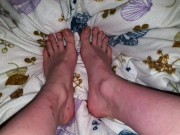 Spiele ein bisschen mit meinen Füßen 🤭🥰 11/16