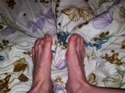 Spiele ein bisschen mit meinen Füßen 🤭🥰 12/16