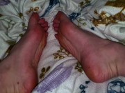 Spiele ein bisschen mit meinen Füßen 🤭🥰 16/16