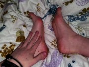 Spiele ein bisschen mit meinen Füßen 🤭🥰 6/16