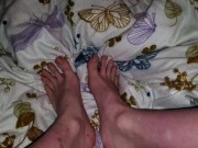 Spiele ein bisschen mit meinen Füßen 🤭🥰 7/16