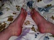 Spiele ein bisschen mit meinen Füßen 🤭🥰 9/16