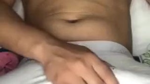 Disfruto de una buena paja en casa