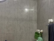 Ella vuelve de una fiesta bien caliente y se masturba despues de ducharse 1/16