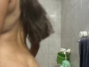 Ella vuelve de una fiesta bien caliente y se masturba despues de ducharse 3/16