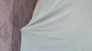 Dude jerks off and cums powerfully with no hands