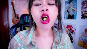 Lila Jordan eating snacks, Vore, Giantess