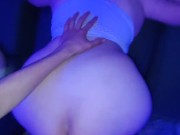 Sexo duro a Milf Culona en la sala de su Esposo