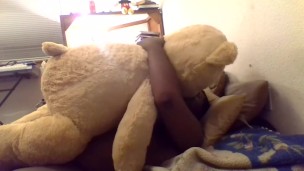Teddy bear kissing (credits: ellie goulding)