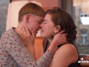 Ersties - Emma befriedigt Amanita mit Strap-On Dildo 6/16