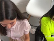 Подцепили с другом двух красоток и выебали их на кухонном столе 5/16