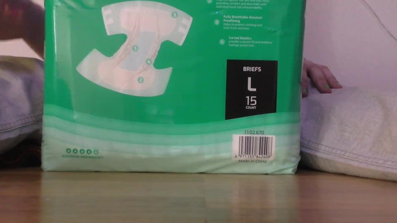 First time in a DIAPER, cute twink pisses himself! - Video di Sesso Gratis - RedTube