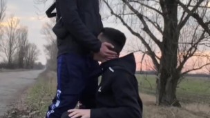CHAV LADS OUTDOOR SUCKING