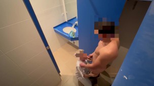 Dick Flash! I surprise the cleaning girl from the gym and she helps me finish with a blowjob