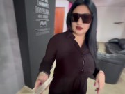 Se COJE bien duro al hombre que le COLOCA el AIRE ACONDICIONADO porque no tiene dinero para pagarle