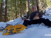 Ersties - Heißer Squirt mit Analplug abseits der Ski-Piste 6/16