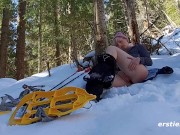 Ersties - Heißer Squirt mit Analplug abseits der Ski-Piste 8/16